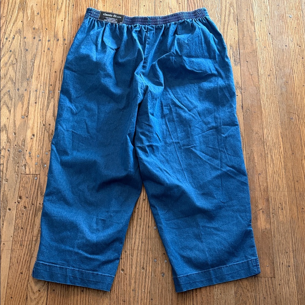 NWT Alfred Dunner Classic Fit Capri Pants Comfort Waist Medium Blue 12 - Picture 2 of 8